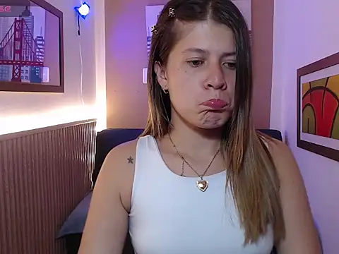 Moonna linnda online show from April 20, 7:26 pm