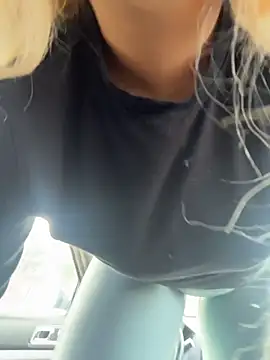 mxmxee online show from March 27, 3:01 pm