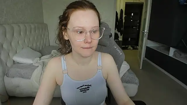 Snapshot of NikiCozy chatting on May 2, 1:10 am NikiCozy online show from May 2, 1:10 am