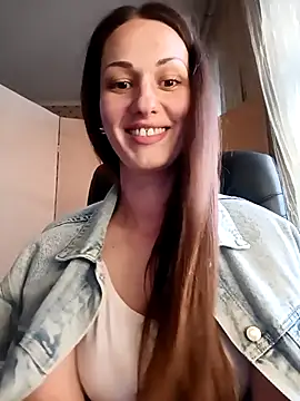 Snapshot of LunaCrystall chatting on April 7, 4:18 pm LunaCrystall online show from April 7, 4:18 pm