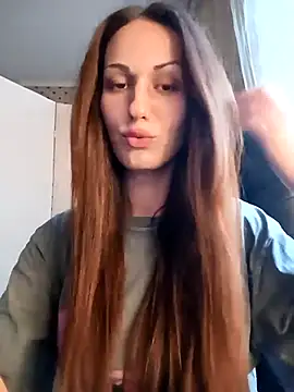 Snapshot of LunaCrystall chatting on April 9, 4:01 pm LunaCrystall online show from April 9, 4:01 pm