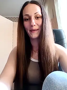 Snapshot of LunaCrystall chatting on April 26, 4:04 pm LunaCrystall online show from April 26, 4:04 pm
