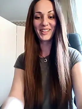 Snapshot of LunaCrystall chatting on May 4, 4:03 pm LunaCrystall online show from May 4, 4:03 pm