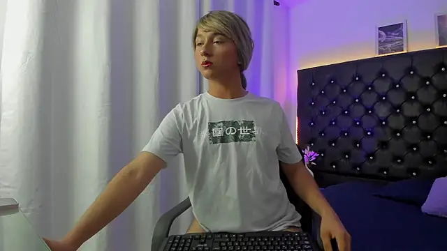 BellaRoge online show from March 19, 5:00 am