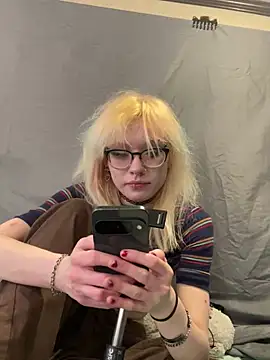 simplyobsessedwher online show from March 25, 8:15 pm