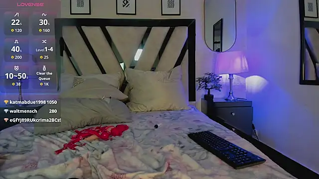 Violettaa Stone online show from April 3, 4:05 pm