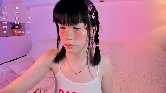 lisa sunny  online show from June 11, 11:25 pm