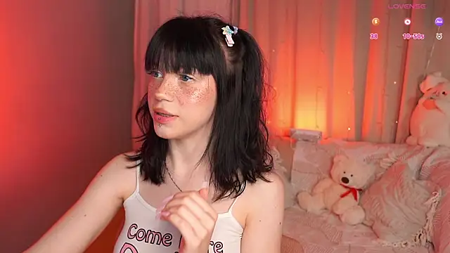 lisa sunny  online show from July 5, 5:20 pm