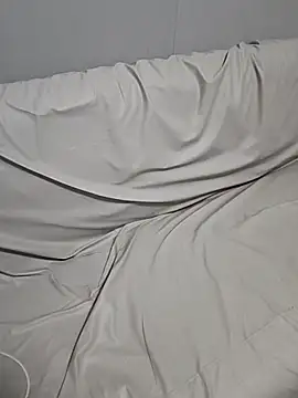 zxc81830 online show from April 10, 1:27 pm