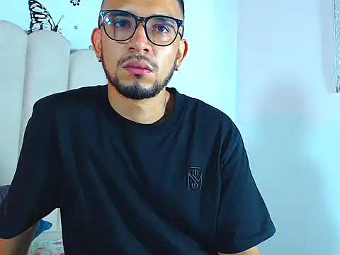 Snapshot of DiemMartinez01 chatting on March 12, 1:28 pm DiemMartinez01 online show from March 12, 1:28 pm