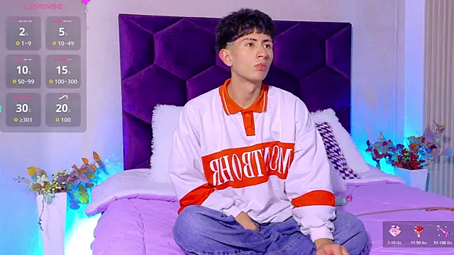 Snapshot of AndyJustgame_ chatting on May 18, 3:46 am AndyJustgame online show from May 18, 3:46 am