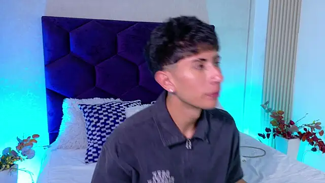 Snapshot of AndyJustgame_ chatting on July 14, 4:39 am AndyJustgame online show from July 14, 4:39 am