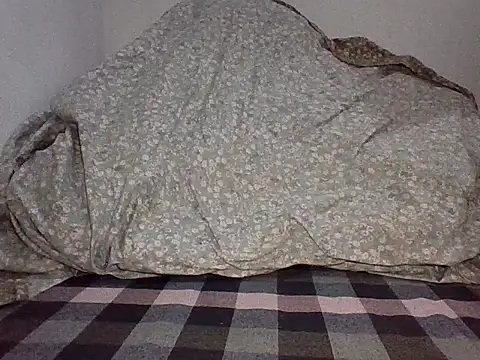 Snapshot of desilund0230 chatting on May 12, 7:11 pm desilund0230 online show from May 12, 7:11 pm