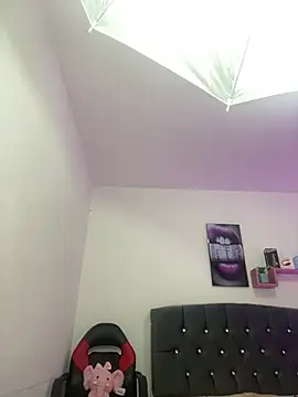 LINDA EF online show from April 9, 1:05 pm