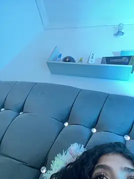 LINDA EF online show from April 28, 8:36 pm