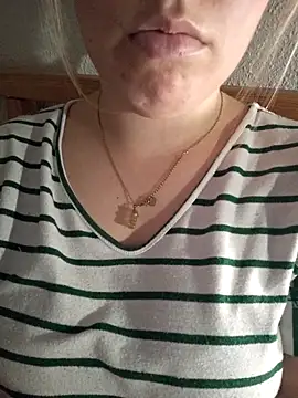 kitsuneniki online show from March 13, 6:14 pm