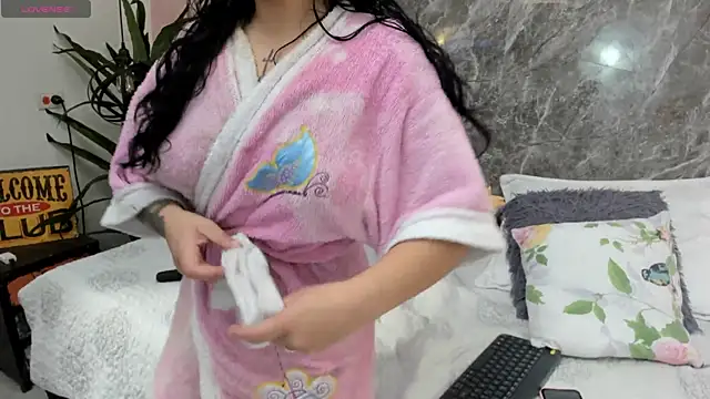 Megan Stein online show from April 3, 9:02 pm