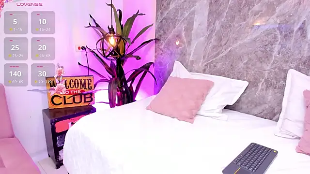 Megan Stein online show from April 14, 8:26 pm