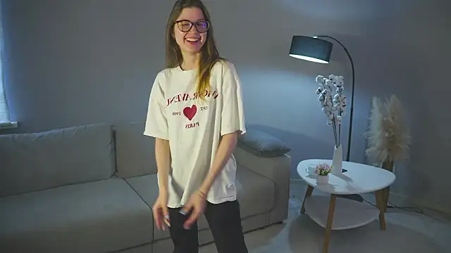 HildaMaise online show from March 13, 3:46 am