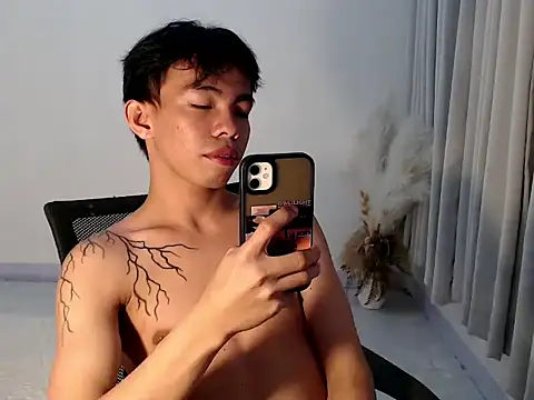 hottasianboy online show from August 3, 3:27 pm
