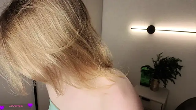 Snapshot of AureliaAngel chatting on March 27, 8:41 pm AureliaAngel online show from March 27, 8:41 pm