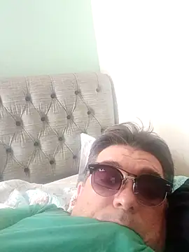 Snapshot of Dadapereira24 chatting on March 17, 3:37 pm Dadapereira24 online show from March 17, 3:37 pm