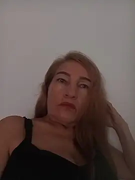 Snapshot of celeste_blond chatting on March 17, 4:54 pm celeste blond online show from March 17, 4:54 pm