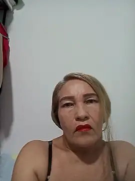 Snapshot of celeste_blond chatting on March 19, 12:47 am celeste blond online show from March 19, 12:47 am