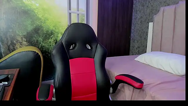 Snapshot of Sofii_naugthy chatting on March 16, 1:59 pm Sofii naugthy online show from March 16, 1:59 pm