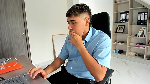 Boss Secret online show from April 21, 6:55 pm