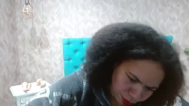 Snapshot of KeniaLovex chatting on May 5, 1:35 am KeniaLovex online show from May 5, 1:35 am