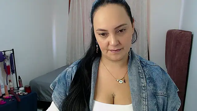 Veroniicabbw  online show from July 11, 2:31 pm