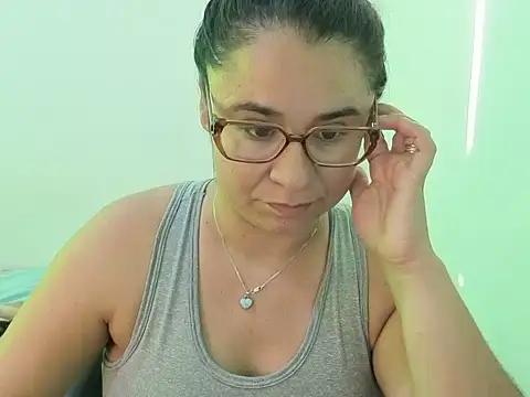 Snapshot of estrellajunior chatting on July 16, 11:27 am estrellajunior online show from July 16, 11:27 am