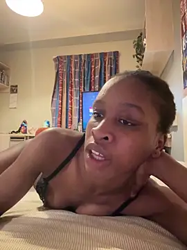 Halligirl online show from April 11, 7:18 pm