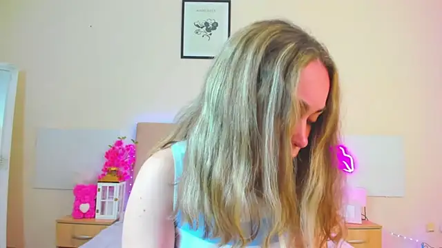 MelanieCuty online show from May 4, 6:53 am