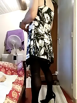 stephie83 online show from May 25, 3:51 pm