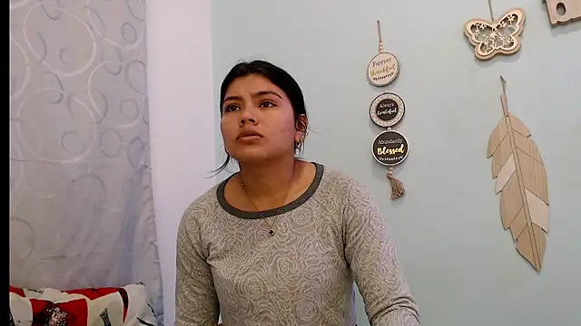 hotlatinaluna23 online show from April 29, 1:59 pm
