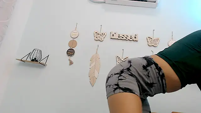 hotlatinaluna23 online show from May 27, 2:25 pm
