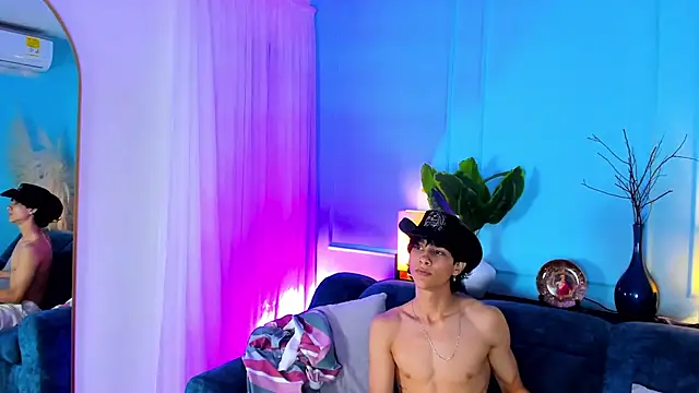 Snapshot of Cheys_Mast chatting on March 15, 3:51 pm Cheys Mast online show from March 15, 3:51 pm