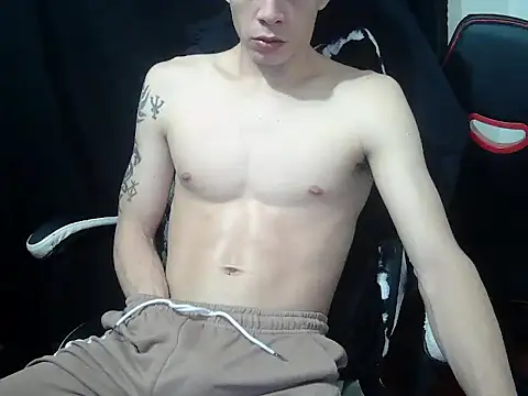 Snapshot of crixus11111 chatting on March 21, 6:29 am crixus11111 online show from March 21, 6:29 am