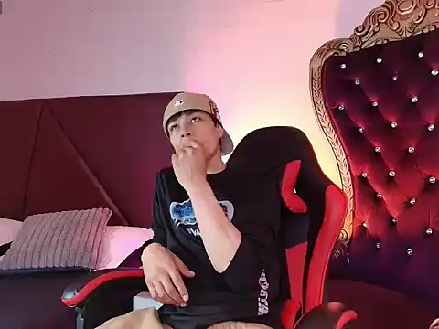 Snapshot of Andreew_Style chatting on March 16, 8:46 pm Andreew Style online show from March 16, 8:46 pm