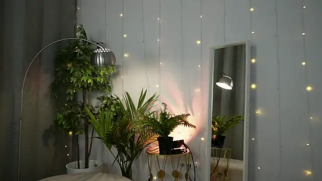 Snapshot of MsKionny chatting on April 7, 9:59 pm MsKionny online show from April 7, 9:59 pm