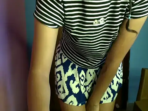 Snapshot of ezabela_ chatting on April 10, 7:35 am ezabela online show from April 10, 7:35 am