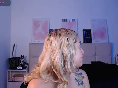 Snapshot of trinitych_ chatting on March 15, 8:20 am trinitych online show from March 15, 8:20 am