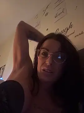 Snapshot of Eviehudson chatting on April 6, 9:49 pm Eviehudson online show from April 6, 9:49 pm