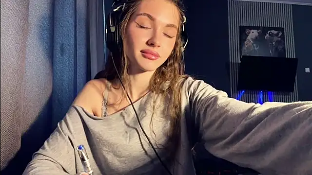 Snapshot of Veluxe chatting on March 15, 12:22 pm Veluxe online show from March 15, 12:22 pm