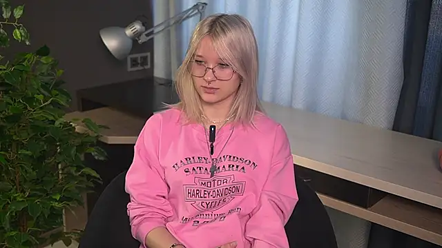 DinaSporn online show from March 17, 8:28 am