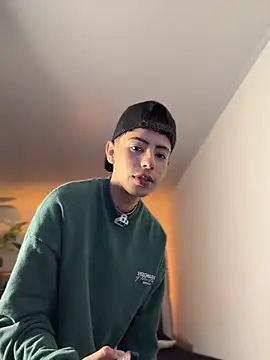 SebastianReed  online show from April 4, 4:44 am