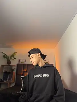 SebastianReed  online show from April 5, 3:58 am