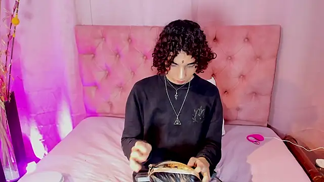 kore 7w7 online show from March 18, 7:39 pm